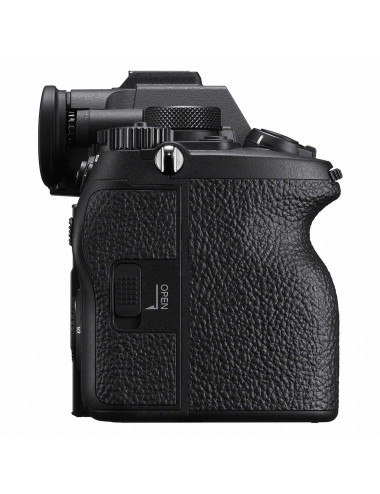 Sony A7R V. Sony Italy 2-year warranty